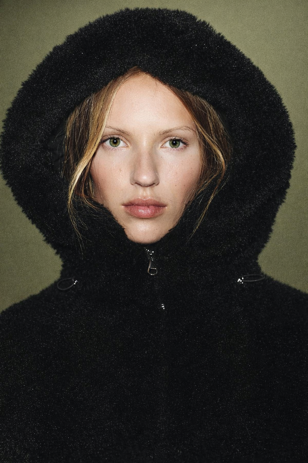 ANORAK MIT KAPUZE AUS KUNSTLAMMFELL